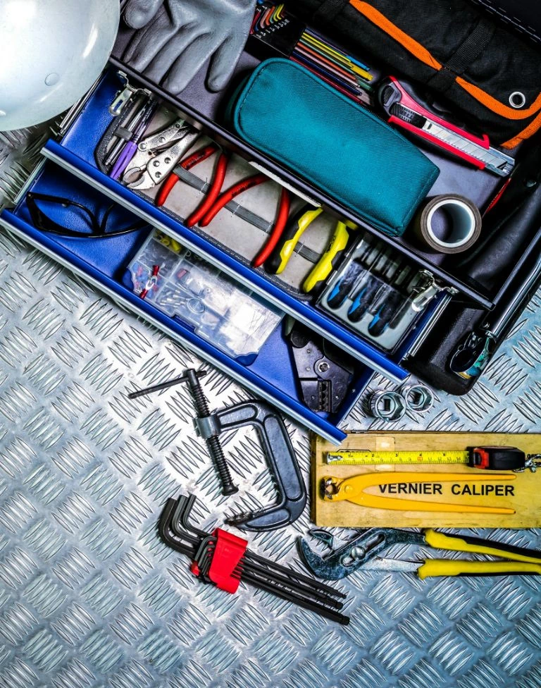 skrzynka z narzędziami